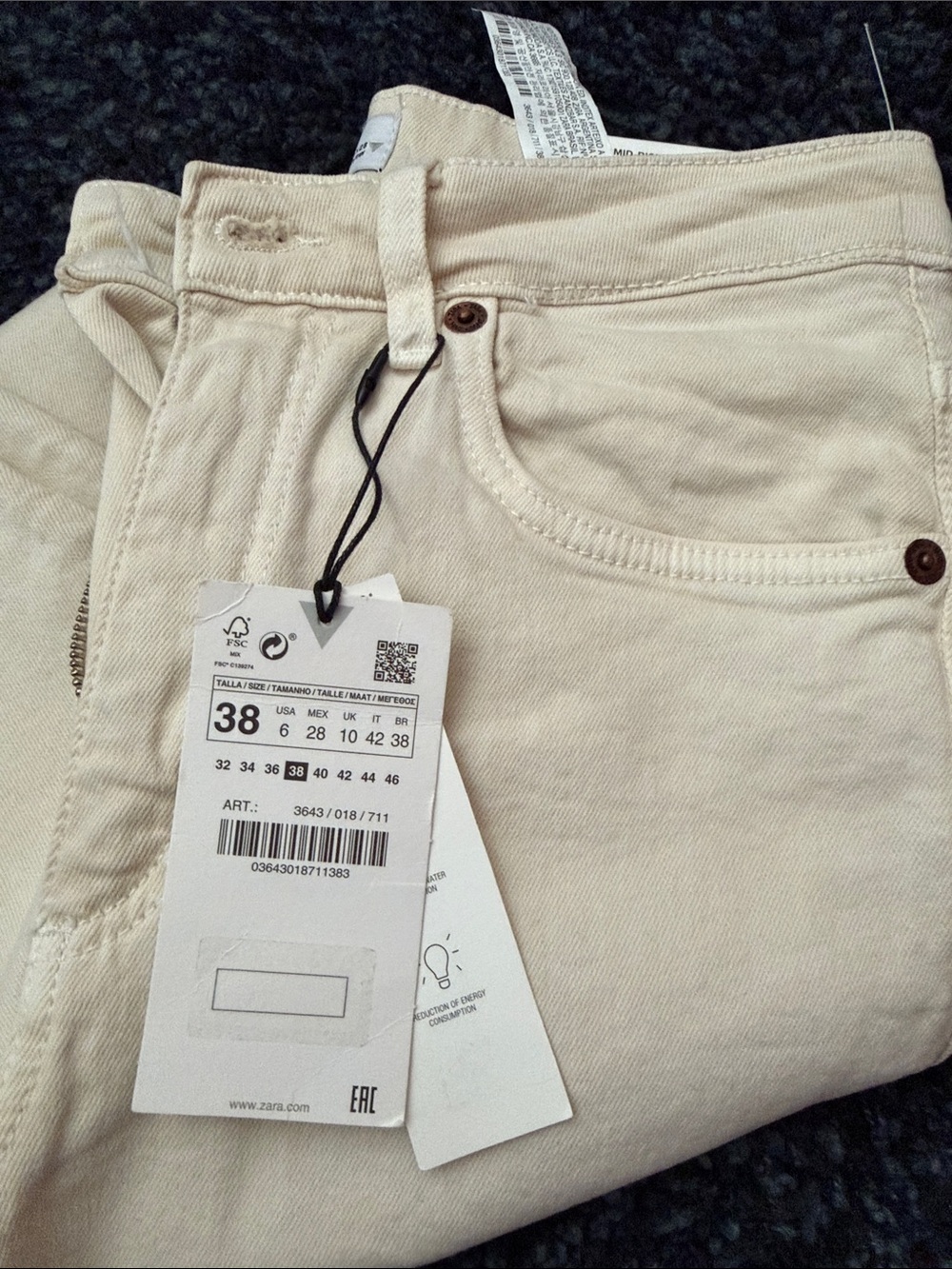 ZARA Cream Ankle Cropped High-Rise Jeans NWT - Picture 2 of 6